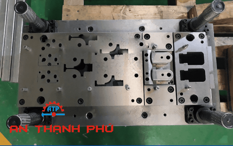 Một số yêu cầu và lưu ý khi thiết kế và gia công khuôn dập